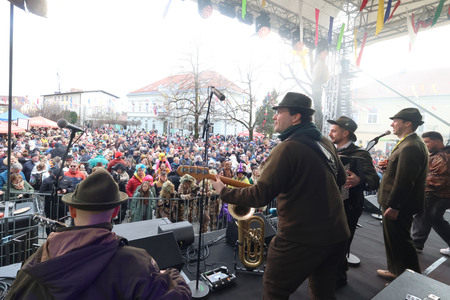 ZLATA POROKA PUSTNI KARNEVAL 99A FOTO LJUBO VUKELIČ